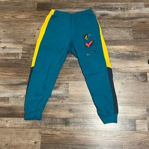 💙 Nike joggers 💛
